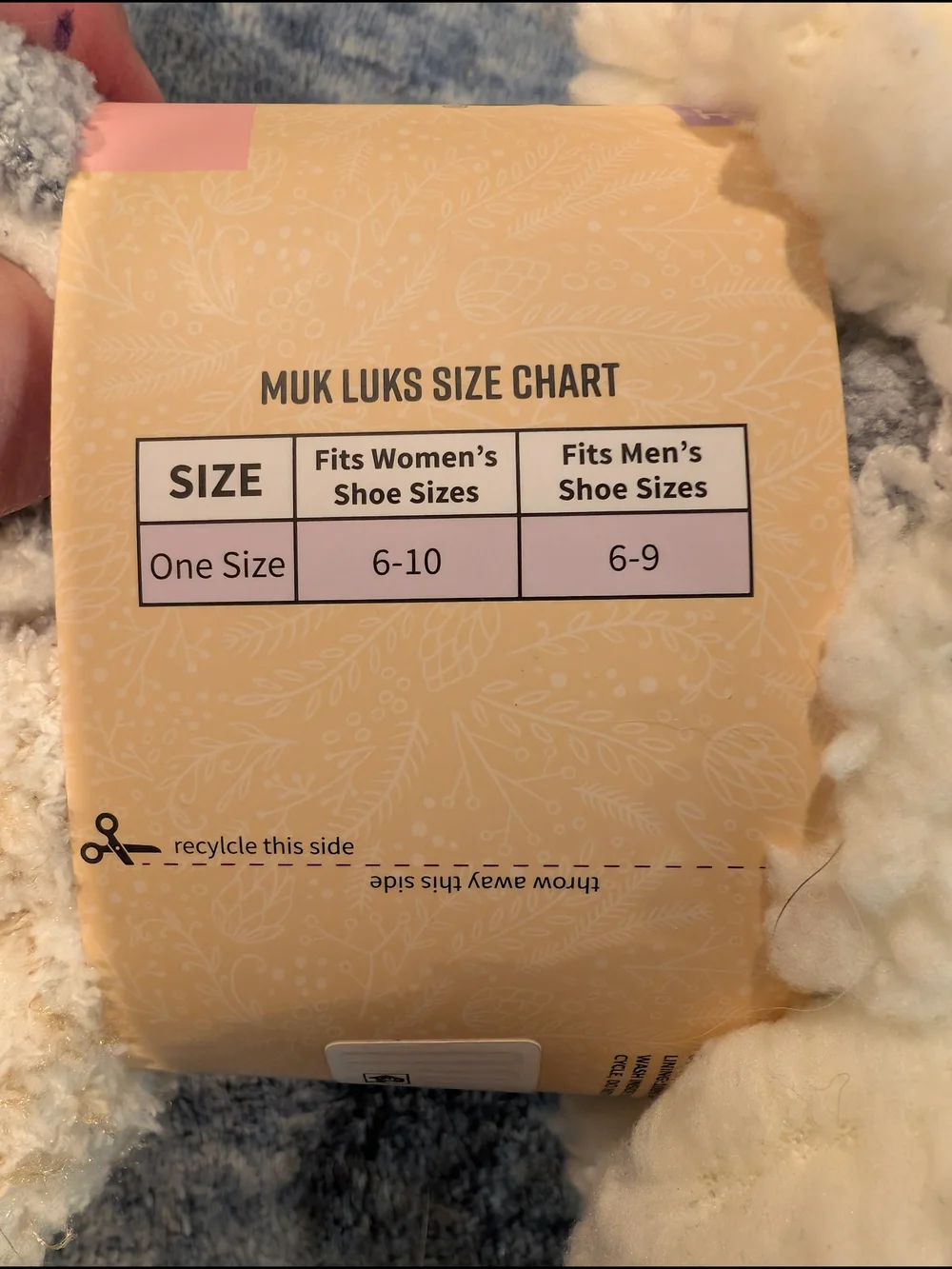 Muk Luks NWT Cozy Plush Shorr Cabin Socks - Gray & Cream Check